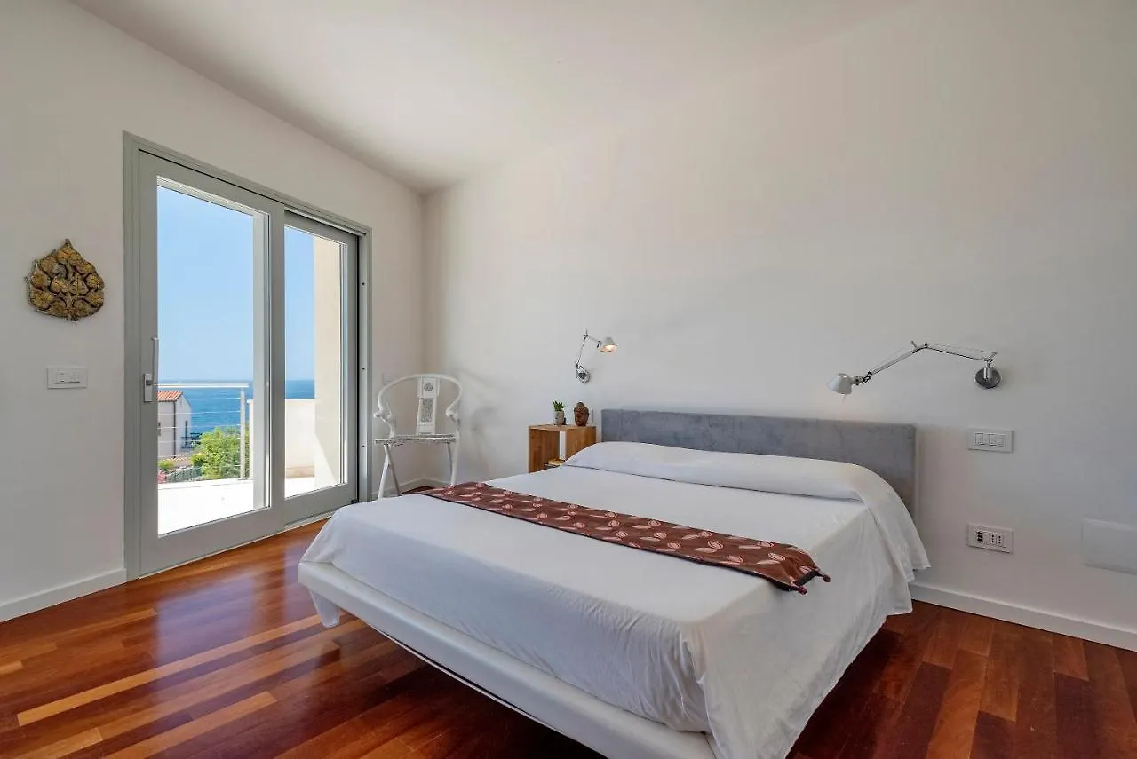 Luxury Seafront Villa With Rooftop Pool & Stunning Sea Views Fertilia 0*,  Itálie