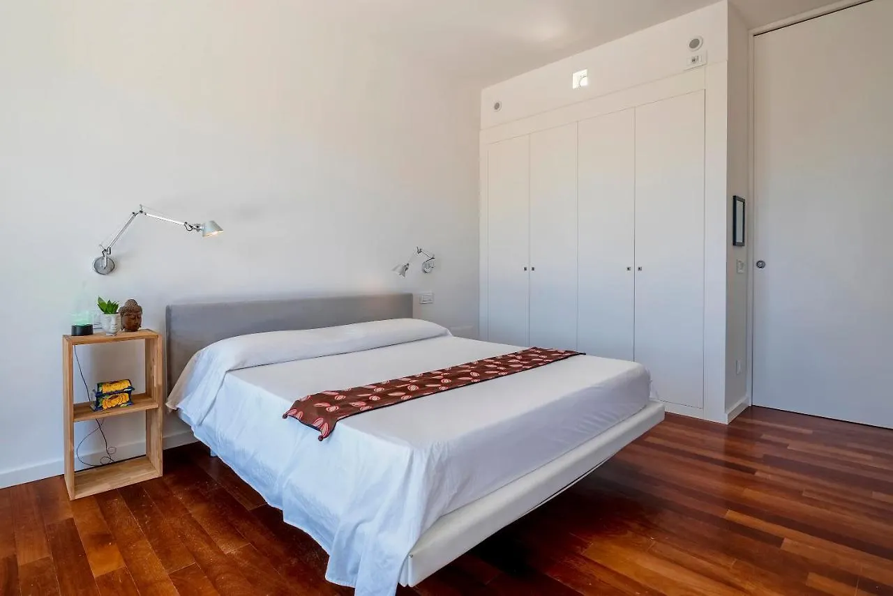 Luxury Seafront Villa With Rooftop Pool & Stunning Sea Views Fertilia 0*,  Itália