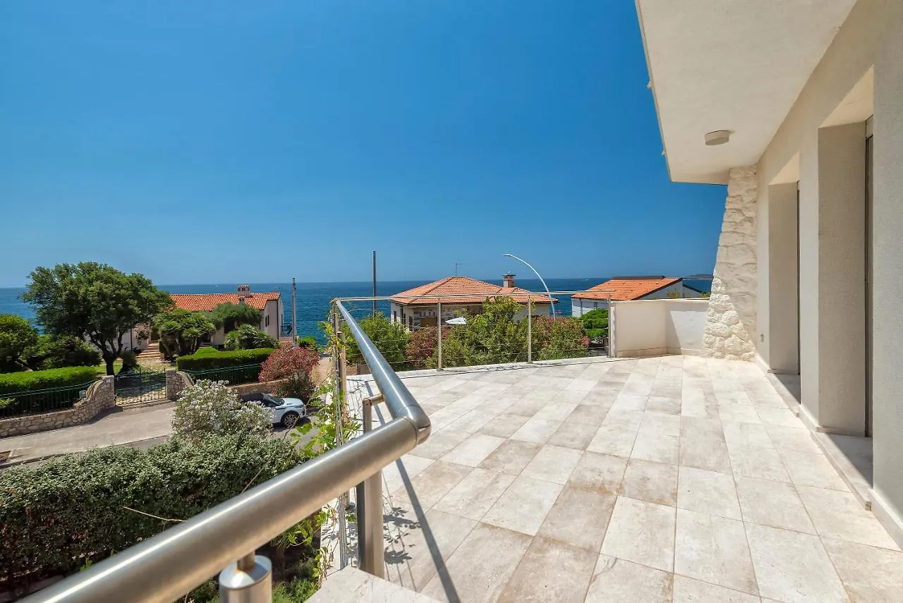 Luxury Seafront Villa With Rooftop Pool & Stunning Sea Views Fertilia Itália