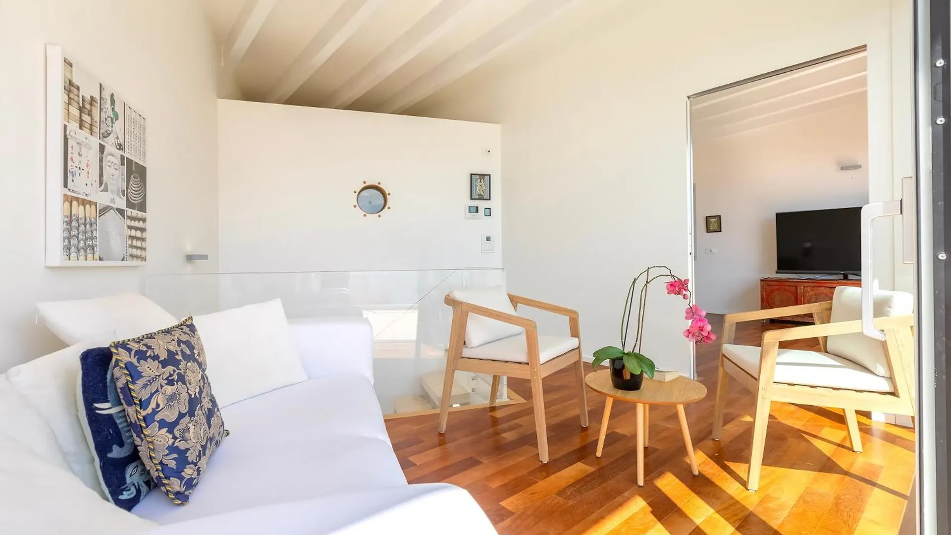 Luxury Seafront Villa With Rooftop Pool & Stunning Sea Views Fertilia 0*,  Itália